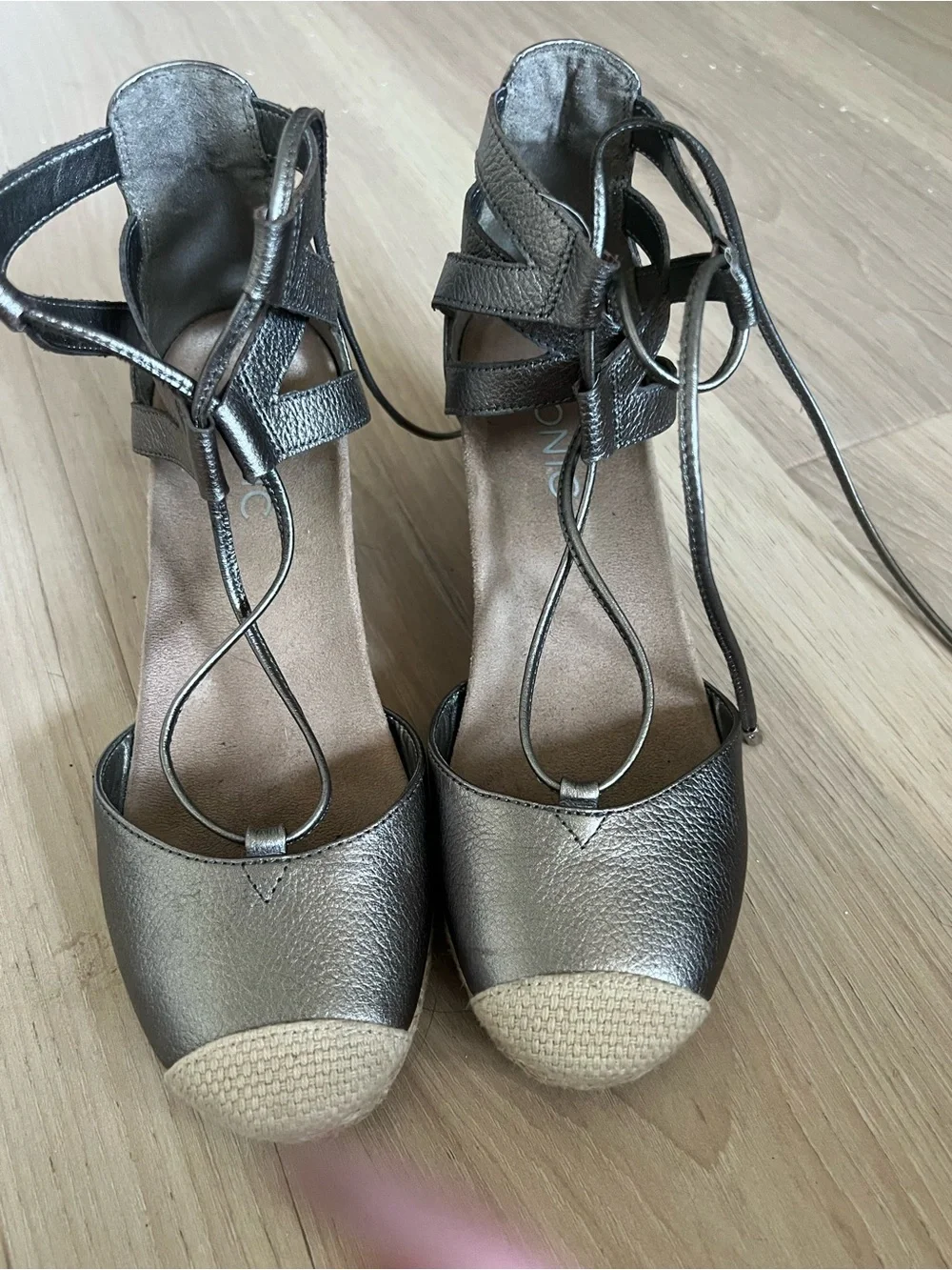 Vionic metallic pewter
